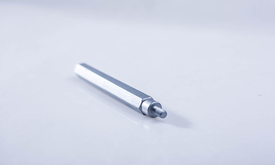 发动机装饰盖螺栓